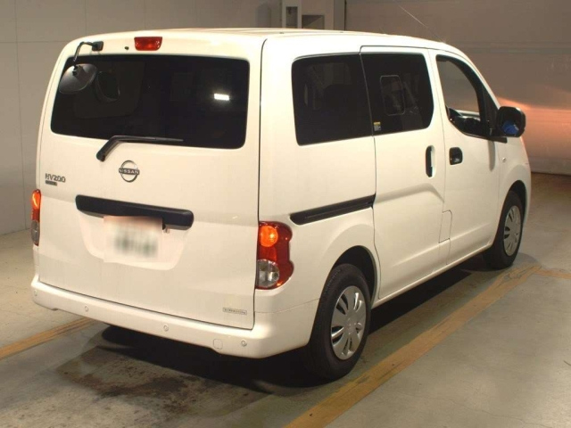 NISSAN NV200