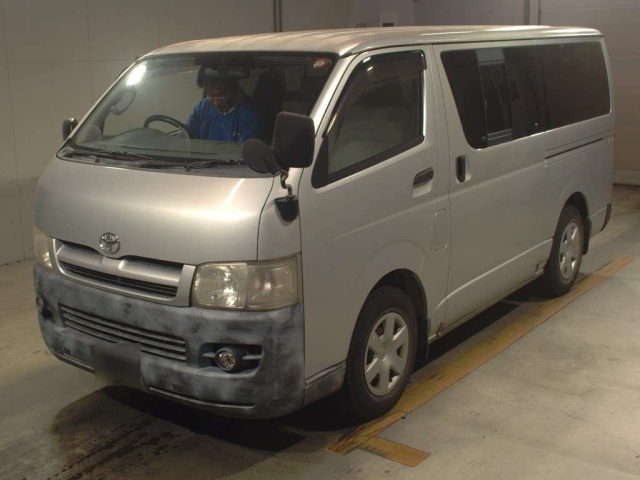 TOYOTA HIACE VAN