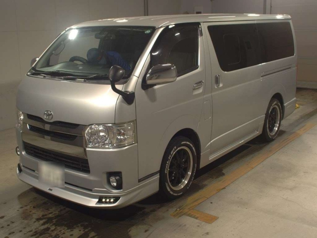 TOYOTA HIACE VAN