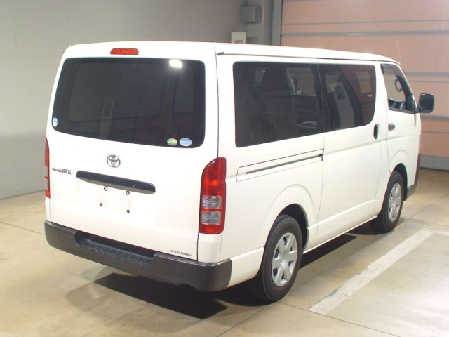 TOYOTA REGIUS ACE VAN