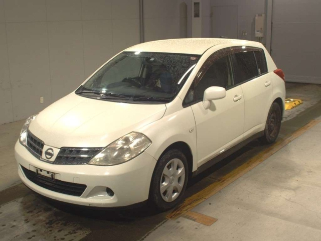 NISSAN TIIDA