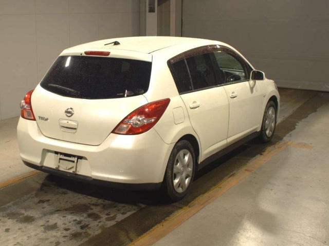 NISSAN TIIDA