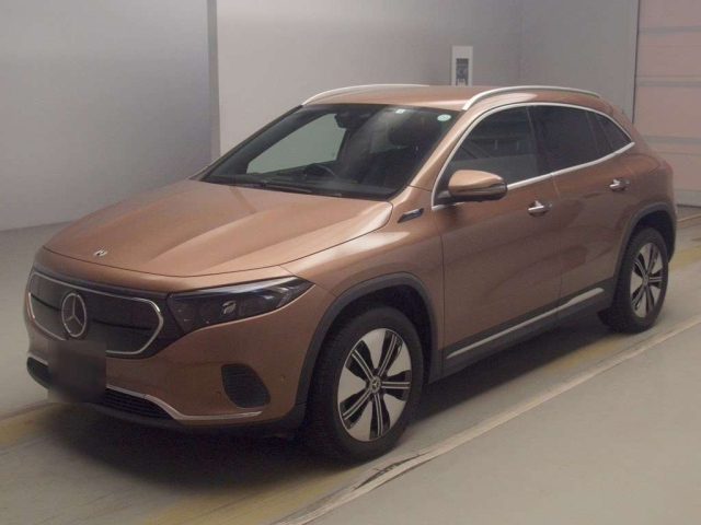 MERCEDES BENZ EQA