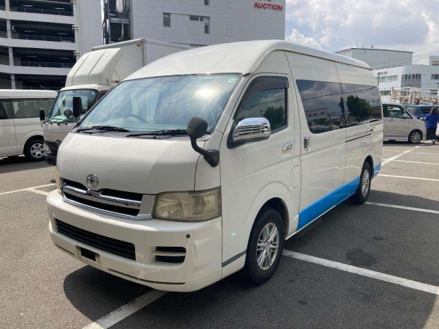 TOYOTA HIACE