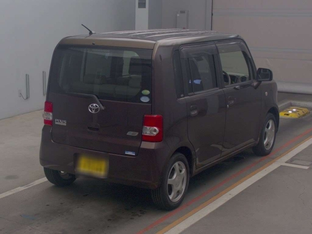 TOYOTA PIXIS SPACE