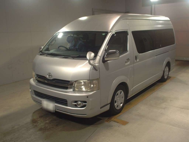 TOYOTA HIACE VAN