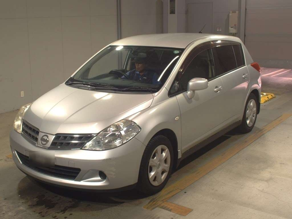 NISSAN TIIDA