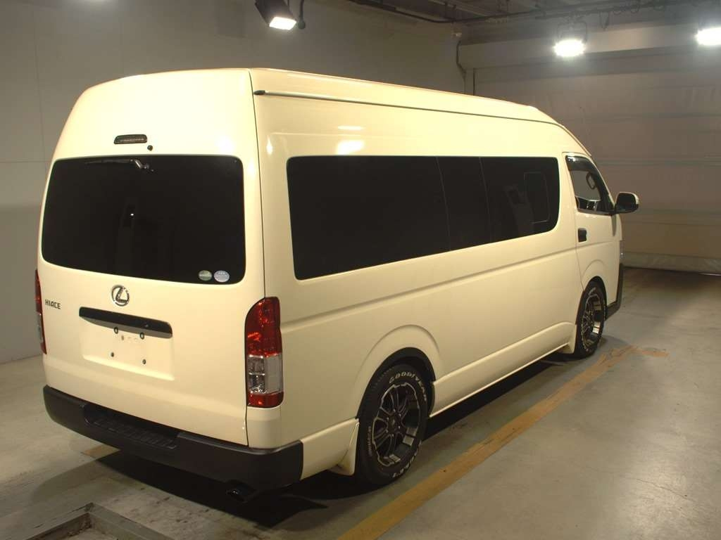 TOYOTA HIACE VAN