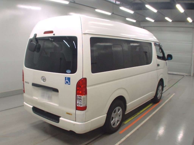 TOYOTA HIACE VAN