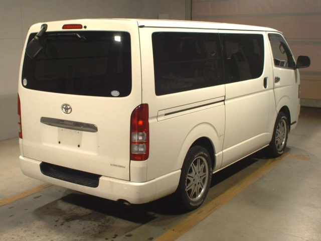 TOYOTA HIACE VAN