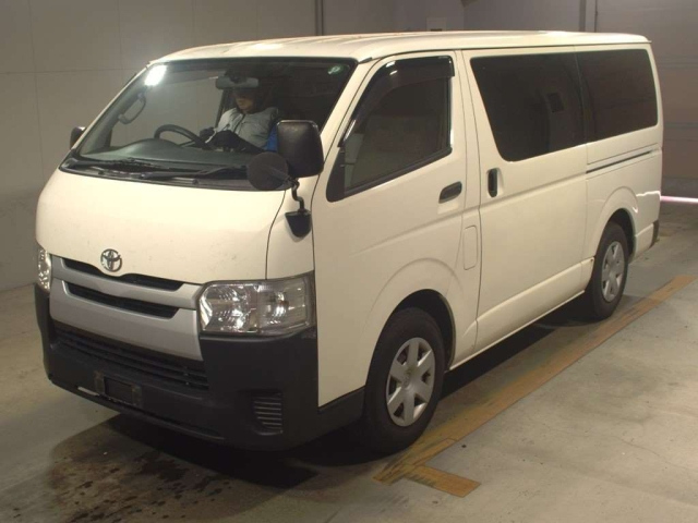 TOYOTA HIACE VAN