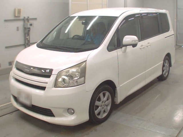 TOYOTA NOAH