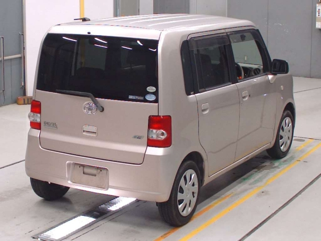 TOYOTA PIXIS SPACE