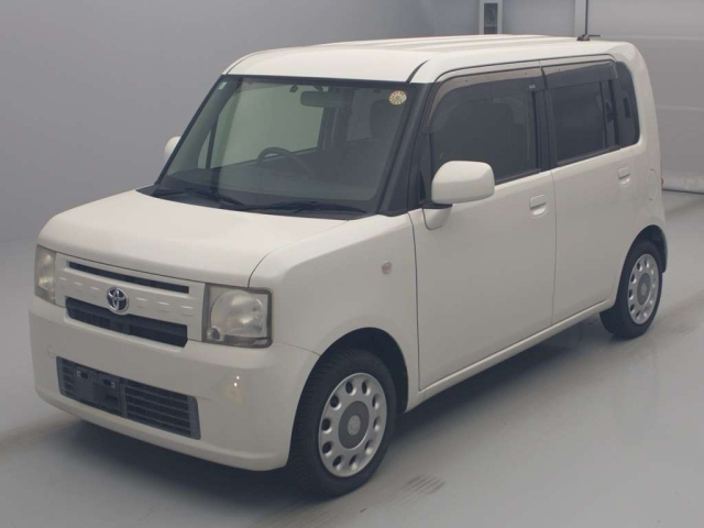 TOYOTA PIXIS SPACE