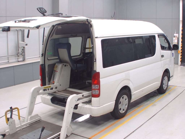 TOYOTA REGIUS ACE VAN