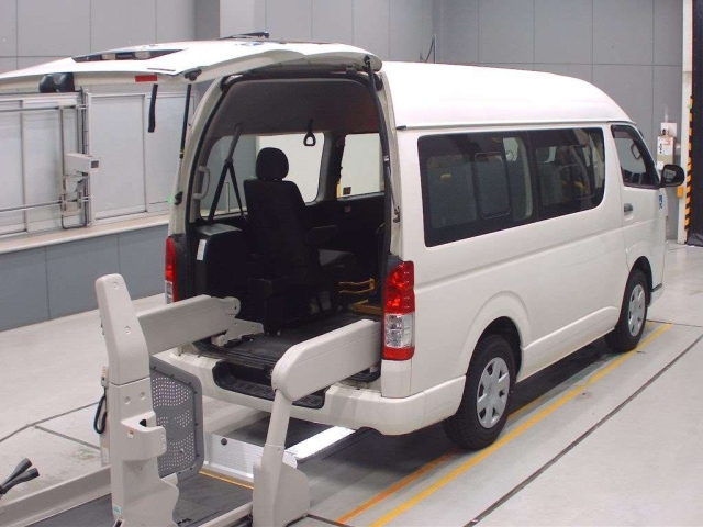TOYOTA REGIUS ACE VAN