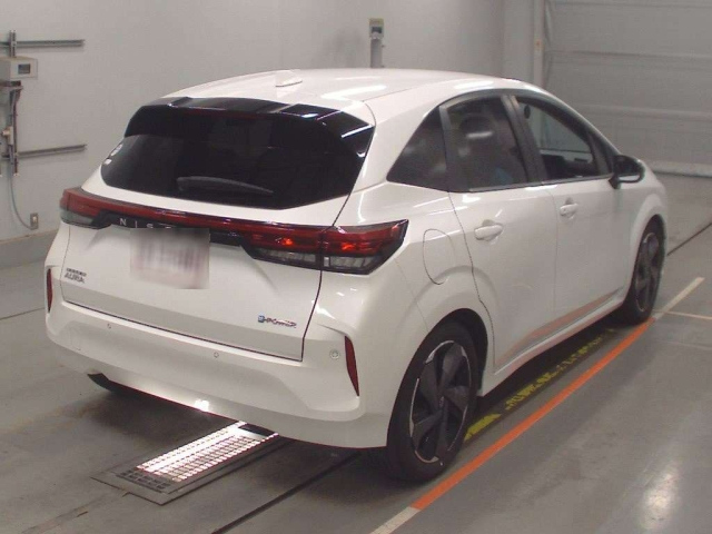 NISSAN AURA