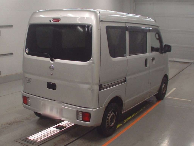 NISSAN CLIPPER VAN