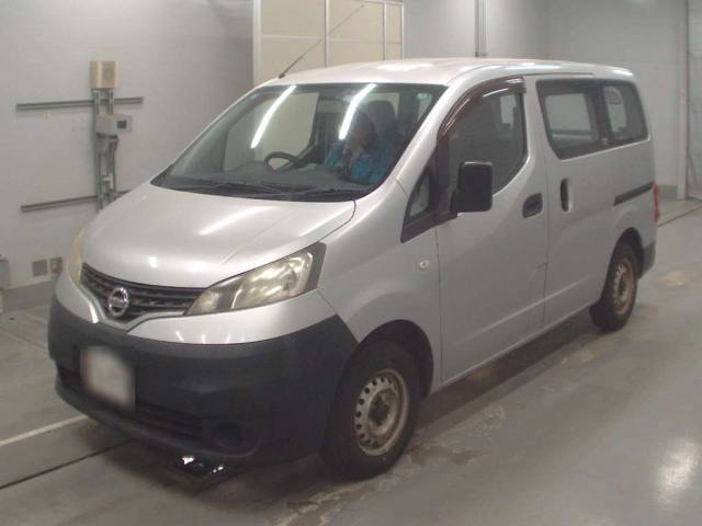 NISSAN NV200