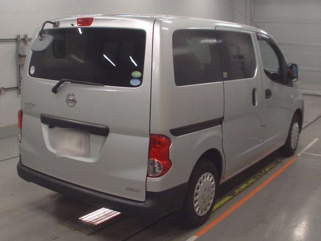 NISSAN NV200