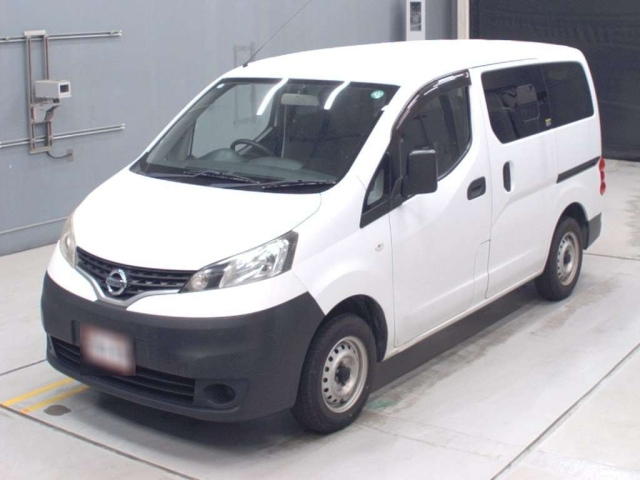 NISSAN NV200