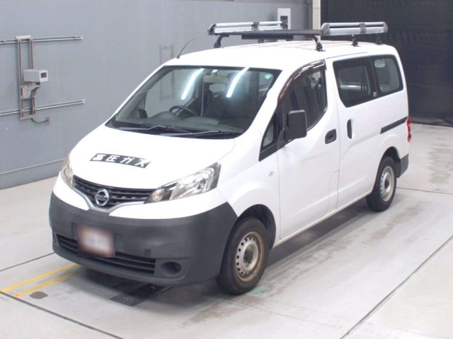 NISSAN NV200