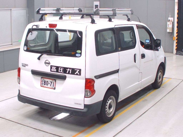 NISSAN NV200
