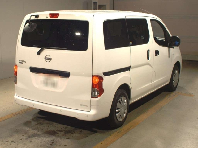 NISSAN NV200