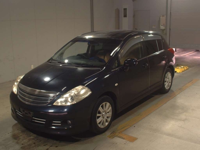 NISSAN TIIDA