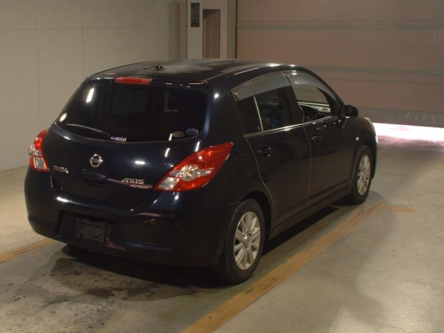 NISSAN TIIDA