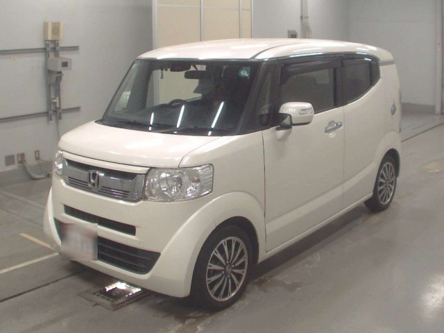 HONDA N BOX SLASH