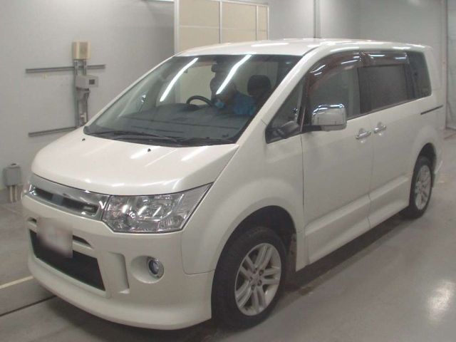 MITSUBISHI DELICA D5