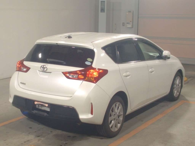 TOYOTA AURIS