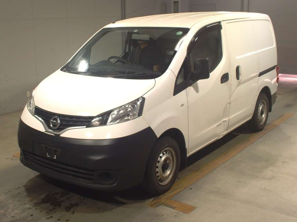 NISSAN NV200