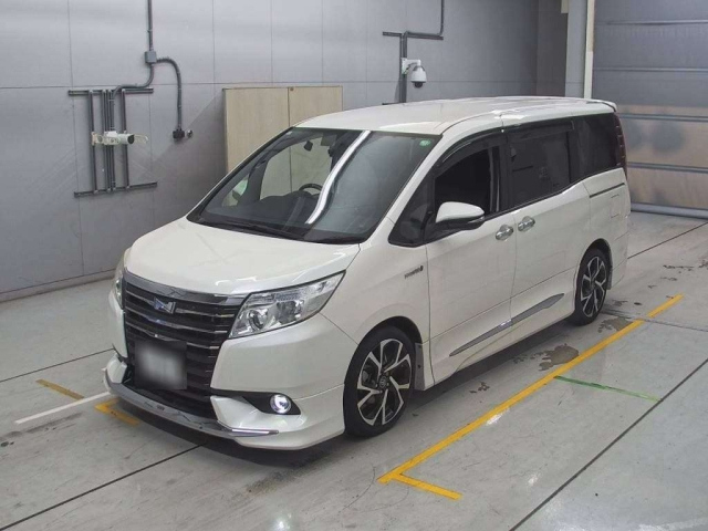 TOYOTA NOAH