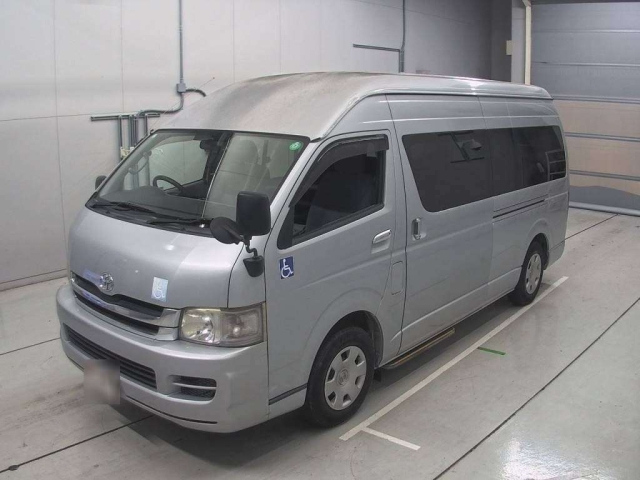 TOYOTA REGIUS ACE COMMUTER