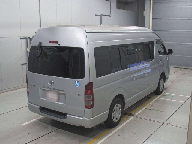 TOYOTA REGIUS ACE COMMUTER