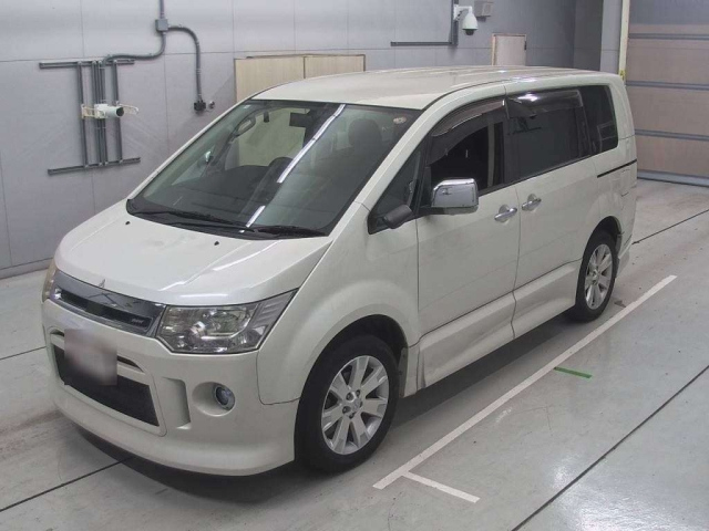 MITSUBISHI DELICA D5