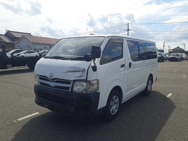 TOYOTA HIACE VAN