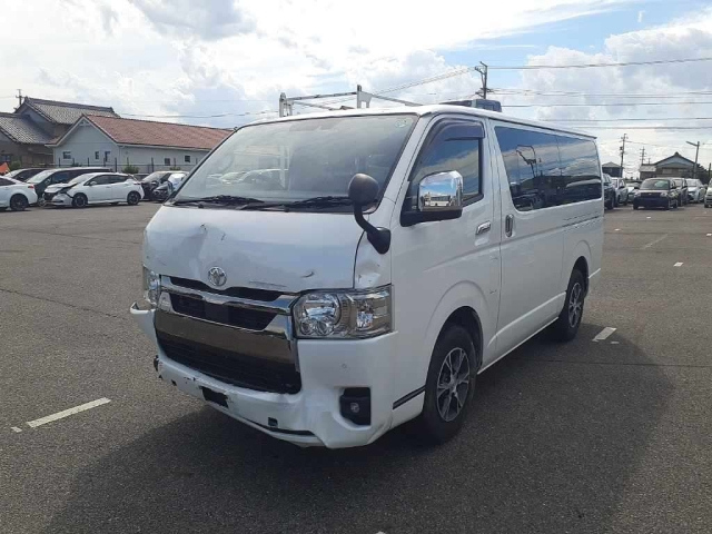 TOYOTA HIACE VAN