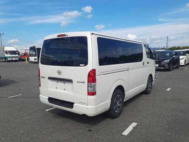 TOYOTA HIACE VAN