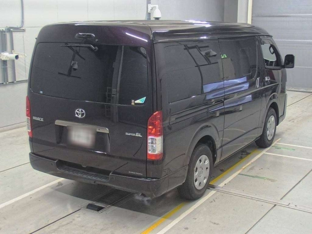 TOYOTA HIACE VAN