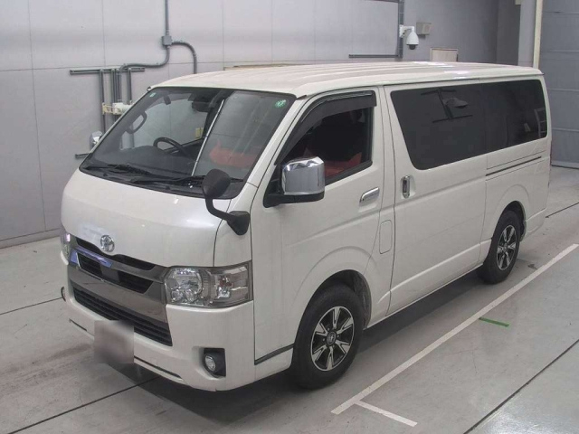 TOYOTA HIACE VAN