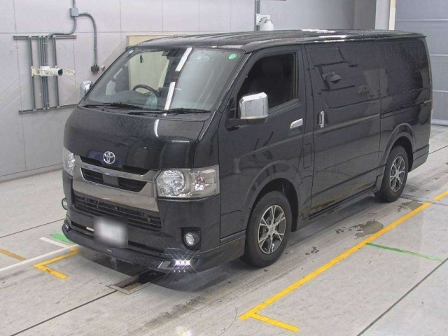 TOYOTA HIACE VAN