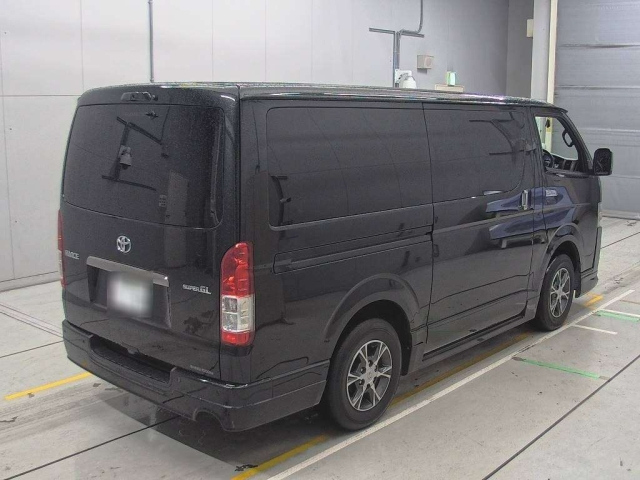 TOYOTA HIACE VAN