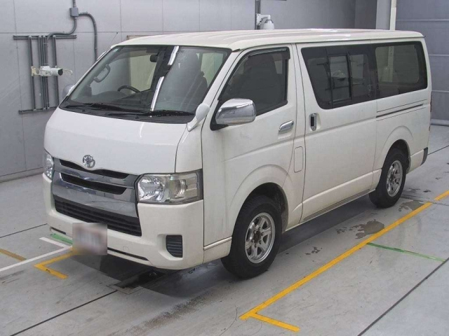 TOYOTA HIACE VAN