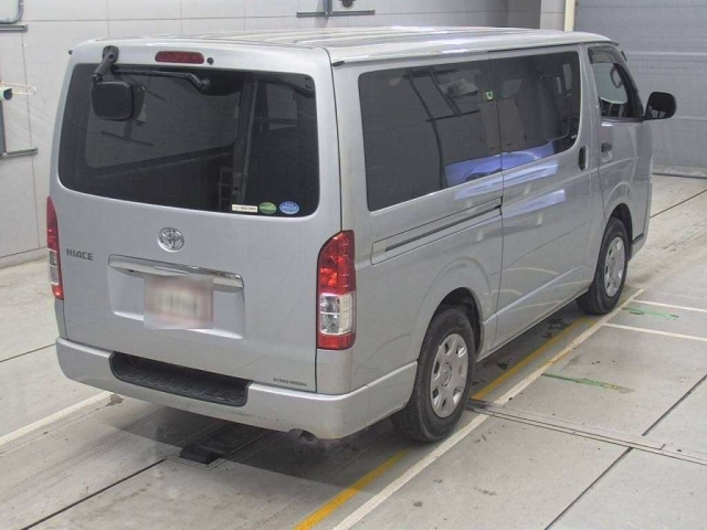 TOYOTA HIACE VAN