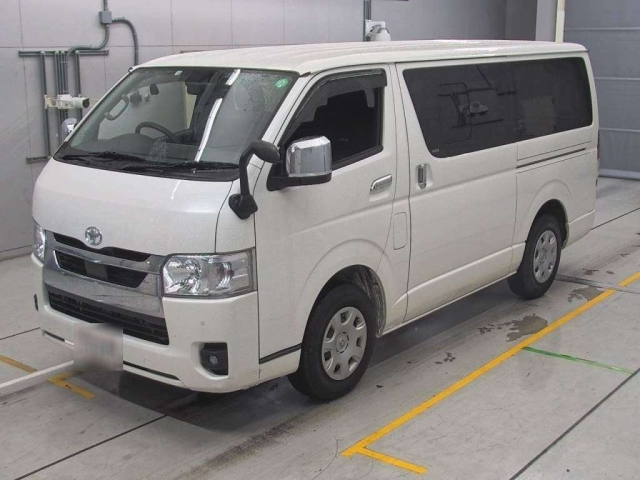 TOYOTA HIACE VAN