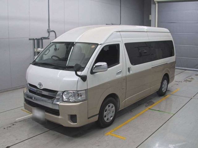 TOYOTA HIACE