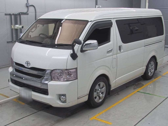 TOYOTA HIACE